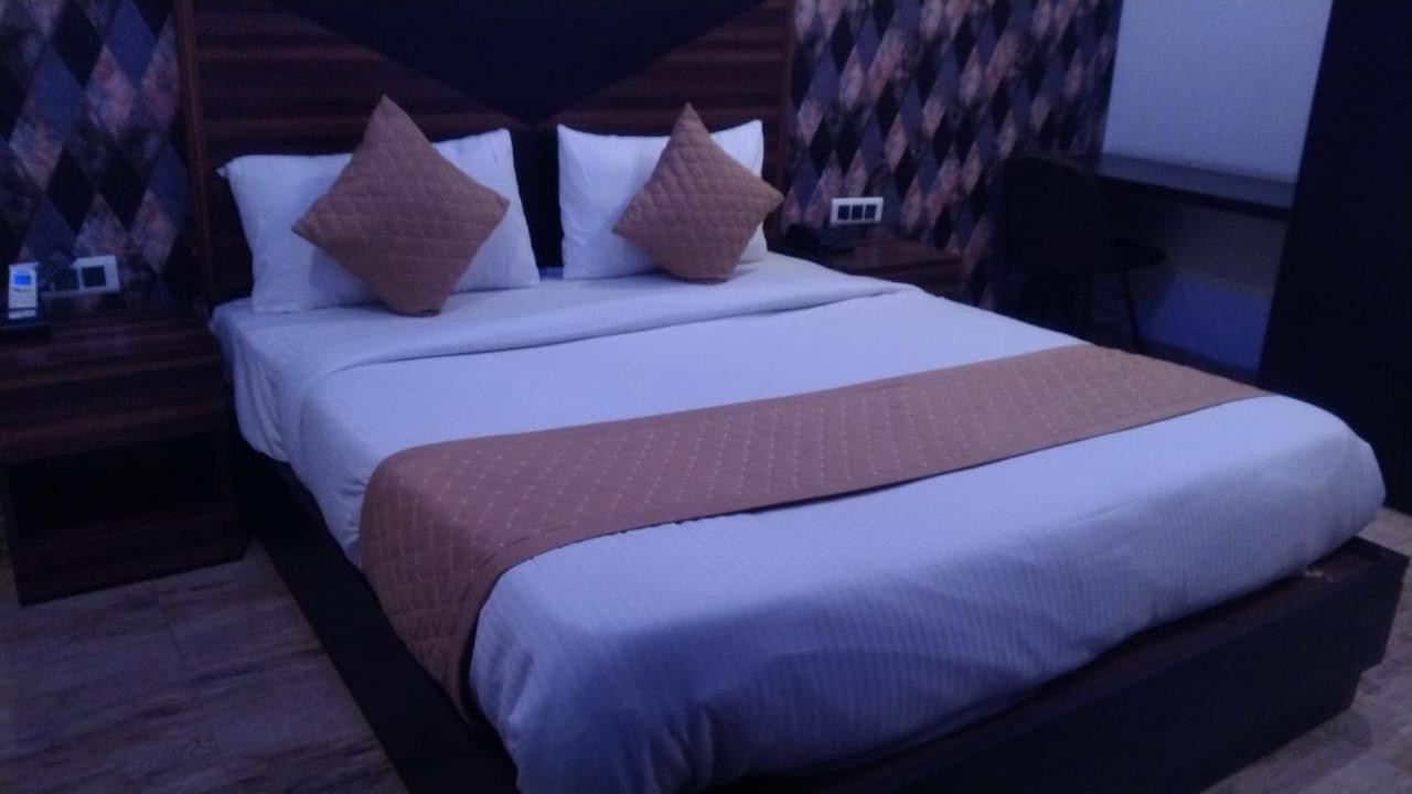 ניו דלהי Hotel Plaza International Near Delhi Airport מראה חיצוני תמונה